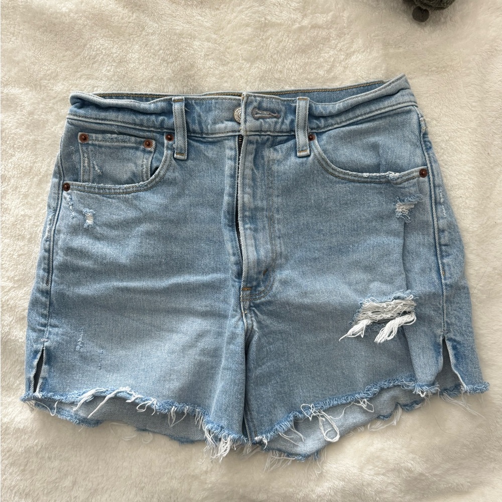 The 4in mom shorts high rise light wash